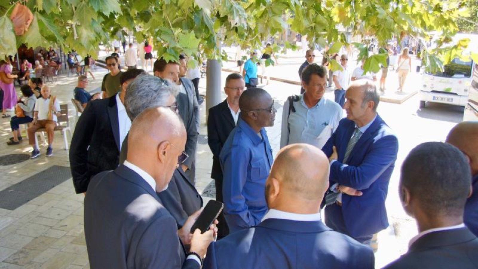 Visite de la délégation ivoirienne à Aix-en-Provence autour des véhicules électriques d'ALVENTIS Automotive